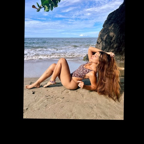 cristinamunoz onlyfans leaked picture 1