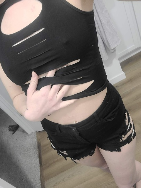 devilishdevyn onlyfans leaked picture 1