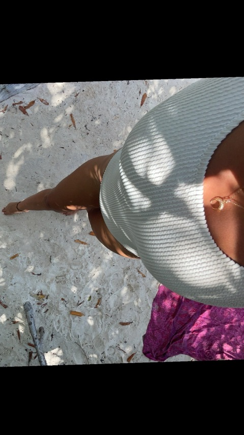 frenchluna7 onlyfans leaked picture 1