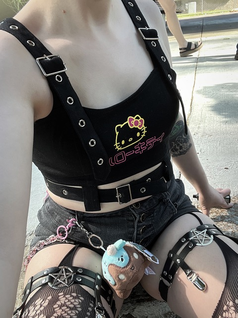 littlegothbabyy onlyfans leaked picture 1