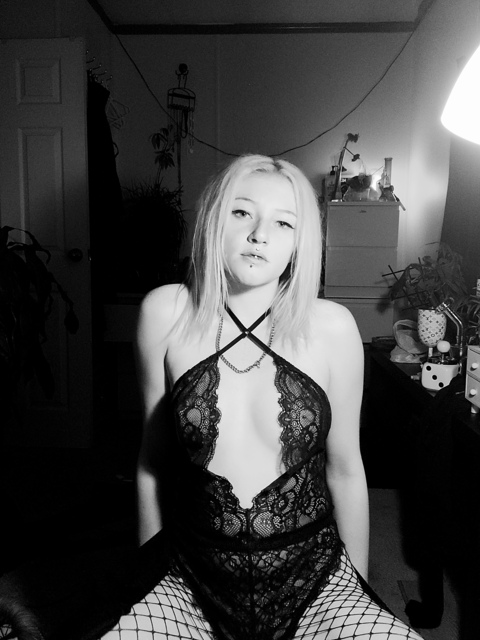 missmaysxexx onlyfans leaked picture 1