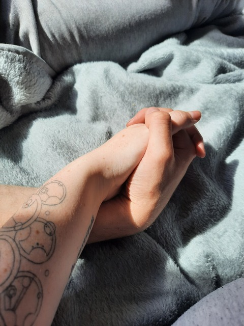 scarletandscott onlyfans leaked picture 1