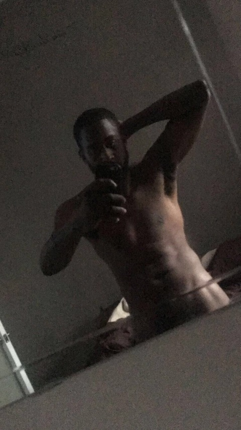 talldarkhandsome32 onlyfans leaked picture 1